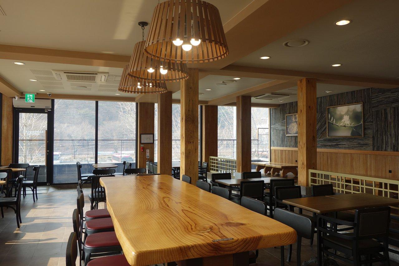 韓国スタバ、韓国変なスタバ、スターバックス、スターバックスコーヒー、韓国スターバックス、韓国のスタバ、韓国独特な店舗、韓国一風変わった店舗、不思議な店舗、韓屋スタバ、韓屋スターバックス