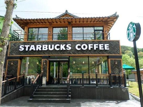 韓国スタバ、韓国変なスタバ、スターバックス、スターバックスコーヒー、韓国スターバックス、韓国のスタバ、韓国独特な店舗、韓国一風変わった店舗、不思議な店舗、韓屋スタバ、韓屋スターバックス