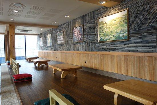 韓国スタバ、韓国変なスタバ、スターバックス、スターバックスコーヒー、韓国スターバックス、韓国のスタバ、韓国独特な店舗、韓国一風変わった店舗、不思議な店舗、韓屋スタバ、韓屋スターバックス