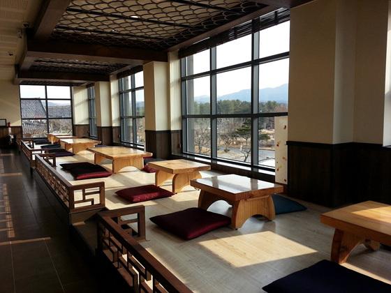 韓国スタバ、韓国変なスタバ、スターバックス、スターバックスコーヒー、韓国スターバックス、韓国のスタバ、韓国独特な店舗、韓国一風変わった店舗、不思議な店舗