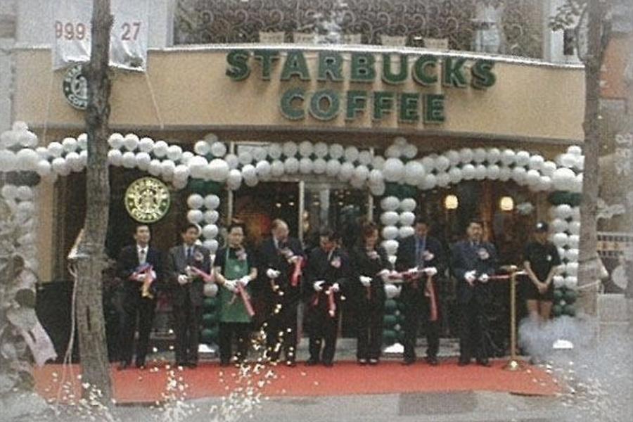 opening day of first starbucks in Korea in ewha womans university ribbon cutting ceremony