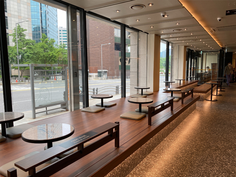 hanok style seating at starbucks reserve hwangudan 