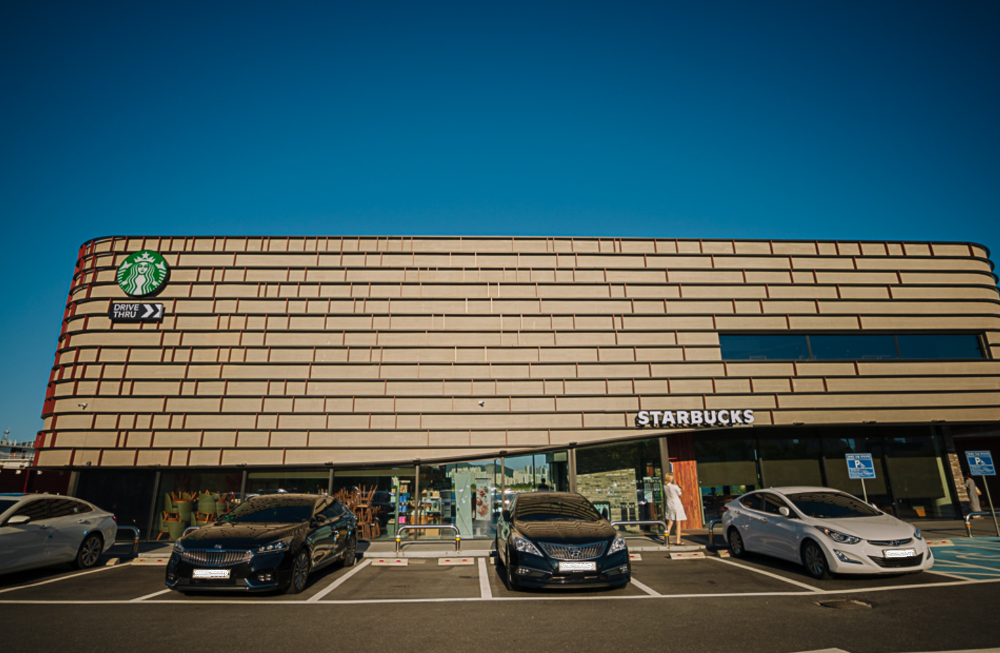 韓国スタバ、韓国変なスタバ、スターバックス、スターバックスコーヒー、韓国スターバックス、韓国のスタバ、韓国独特な店舗、韓国一風変わった店舗、不思議な店舗