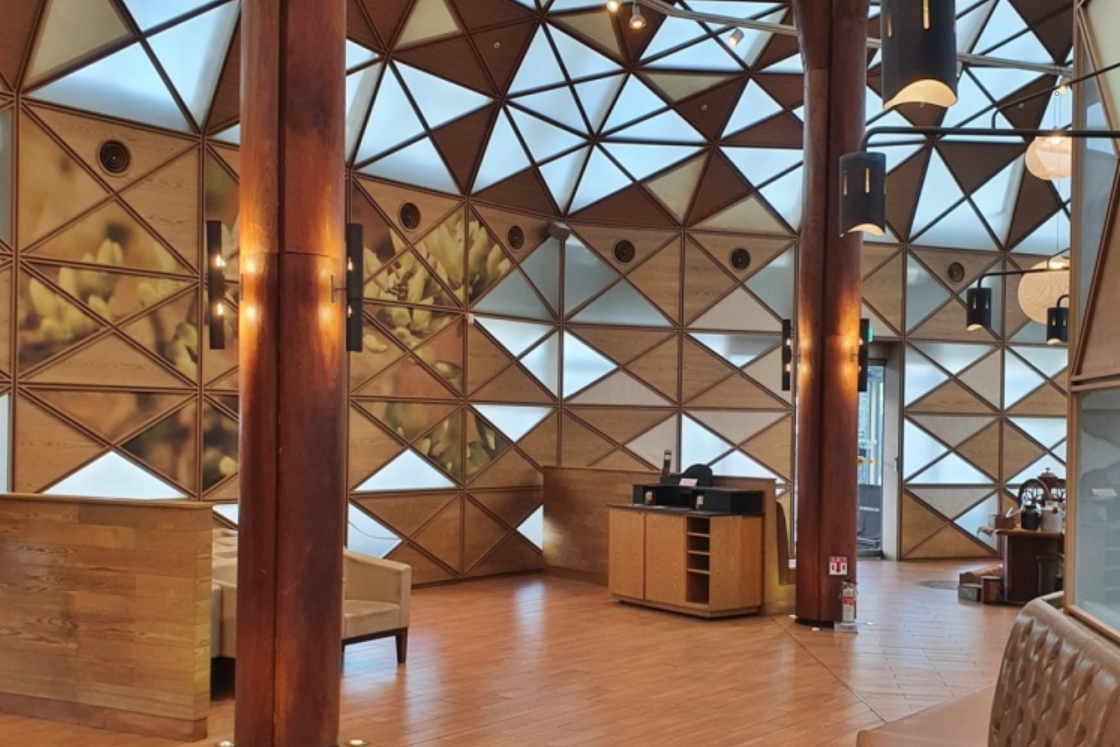 韓国スタバ、韓国変なスタバ、スターバックス、スターバックスコーヒー、韓国スターバックス、韓国のスタバ、韓国独特な店舗、韓国一風変わった店舗、不思議な店舗、韓屋スタバ、韓屋スターバックス、漢江、ハンガン、漢江スタバ、ハンガンスタバ