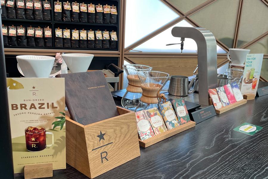 bar counter of starbucks reserve at famile park in seoul