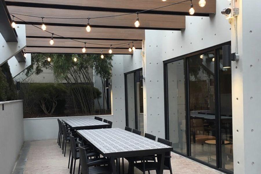 terrace seating at starbucks reserve cheongdam-dong