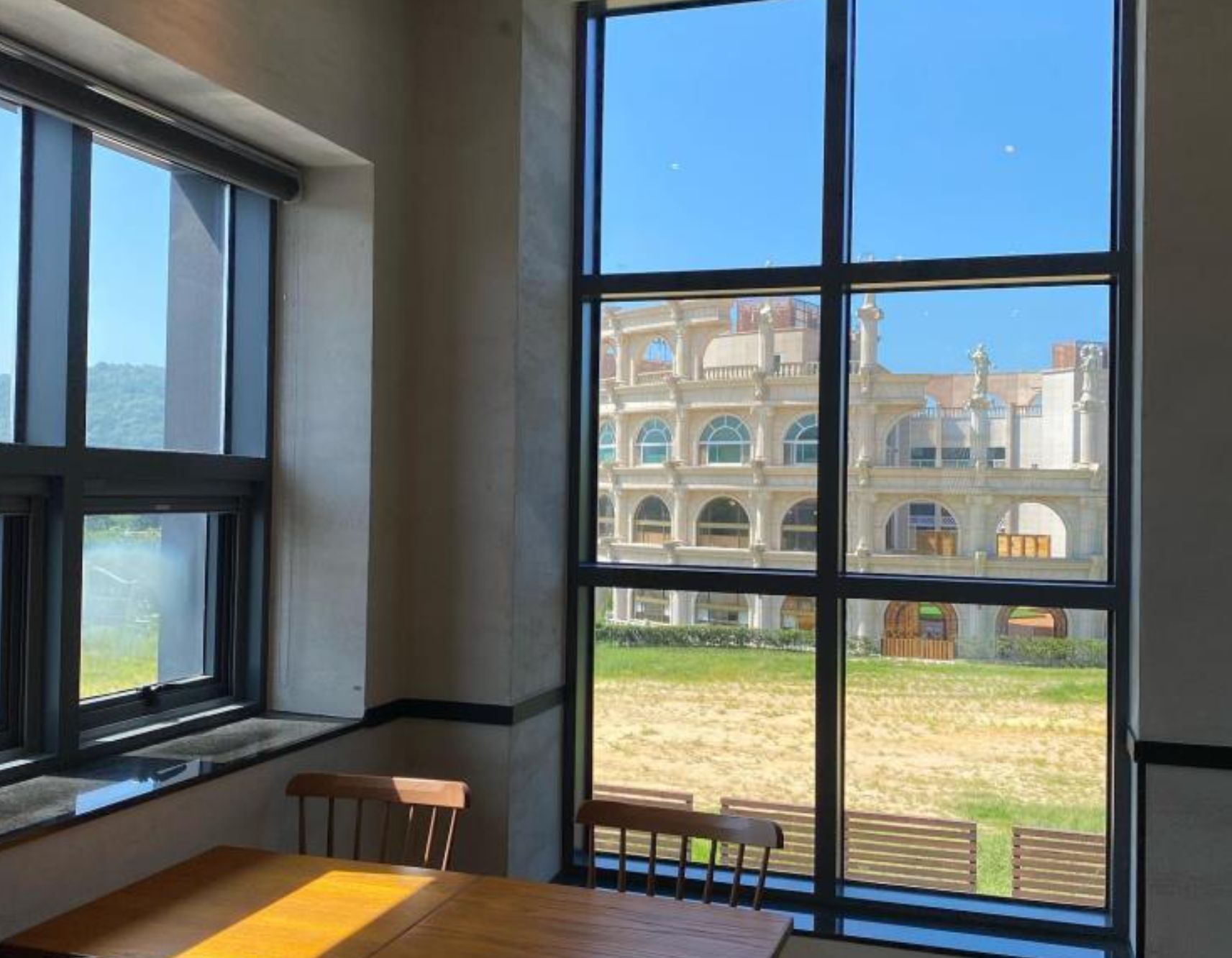 韓国スタバ、韓国変なスタバ、スターバックス、スターバックスコーヒー、韓国スターバックス、韓国のスタバ、韓国独特な店舗、韓国一風変わった店舗、不思議な店舗