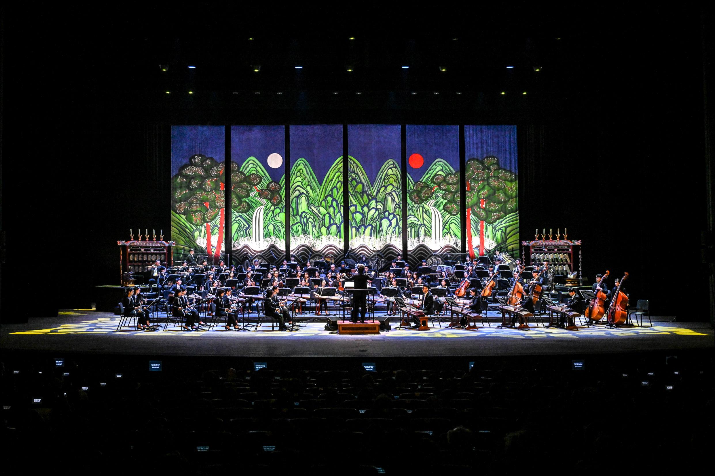 คอนเสิร์ตสดที่ดีที่สุดในกรุงโซลช่วงฤดูใบไม้ผลินี้: 4 การแสดงเกาหลีที่คุณเพลิดเพลินได้โดยไม่ต้องพูดภาษาเกาหลี (2026)