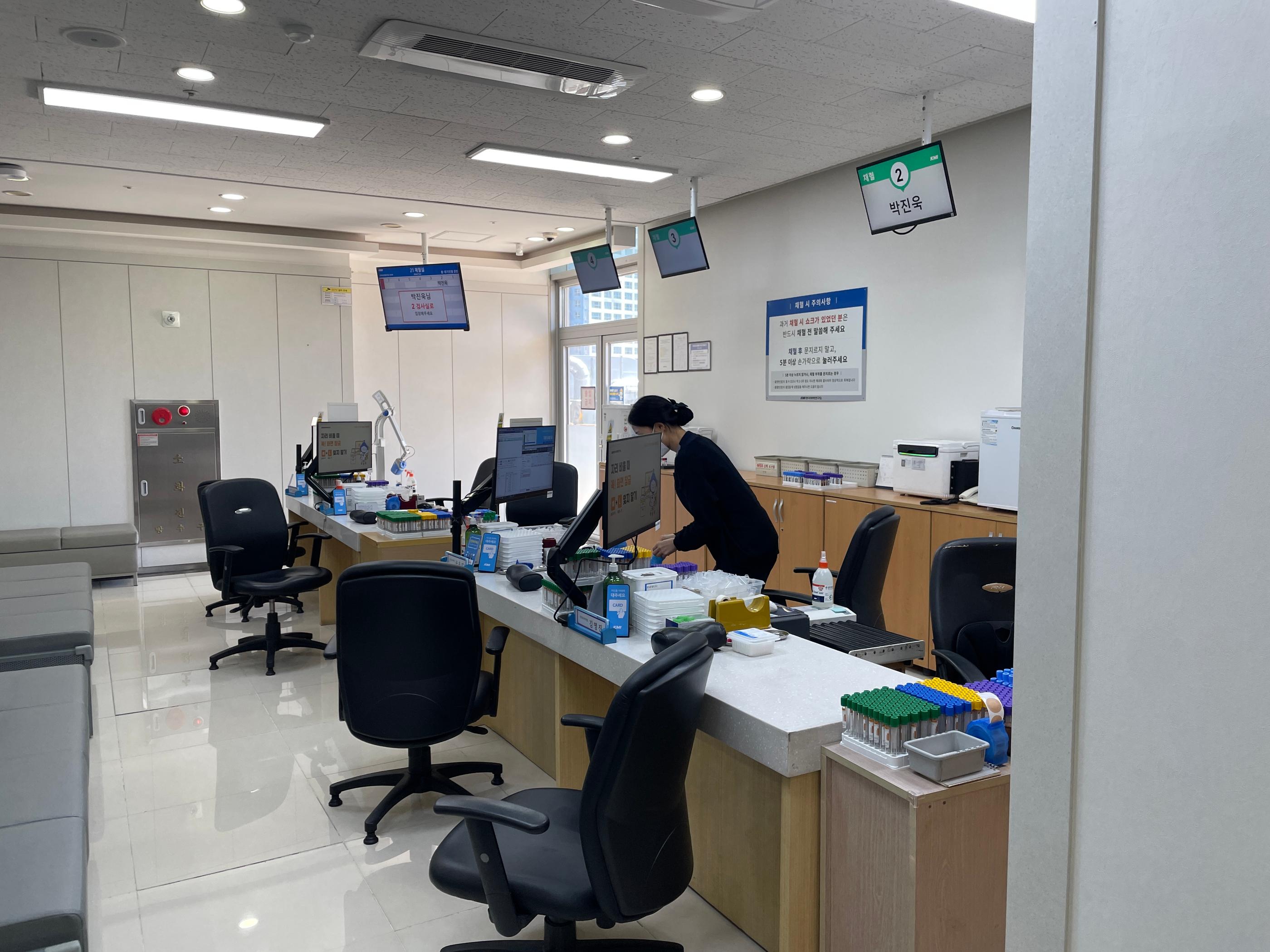 5층-입구-채혈실.JPG