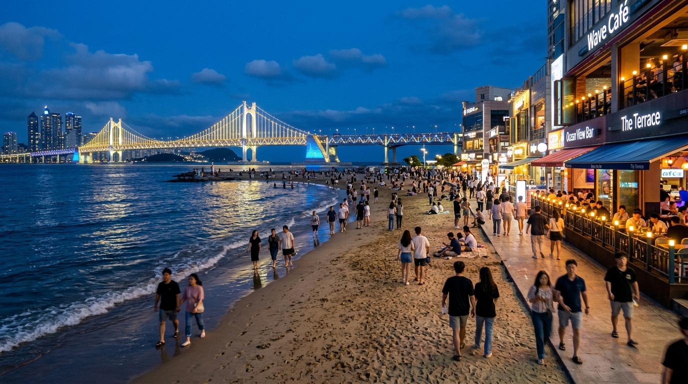 Suasana sore hari yang cerah dan semarak, fotorealistik, di Pantai Gwangalli dengan jembatan yang diterangi lampu, orang-orang berjalan di sepanjang pasir, kafe-kafe yang ramai, langit biru tua, tanpa teks