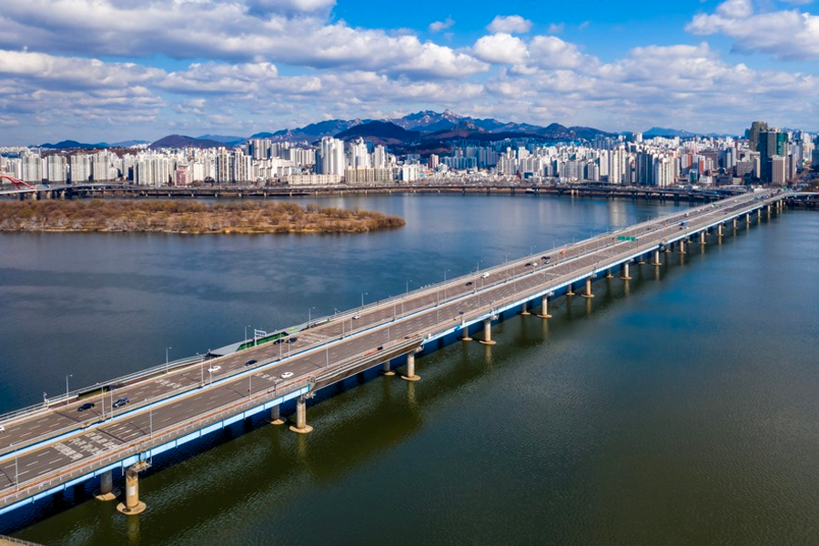 Aerial view of Mapo Bridge connecting Seoul