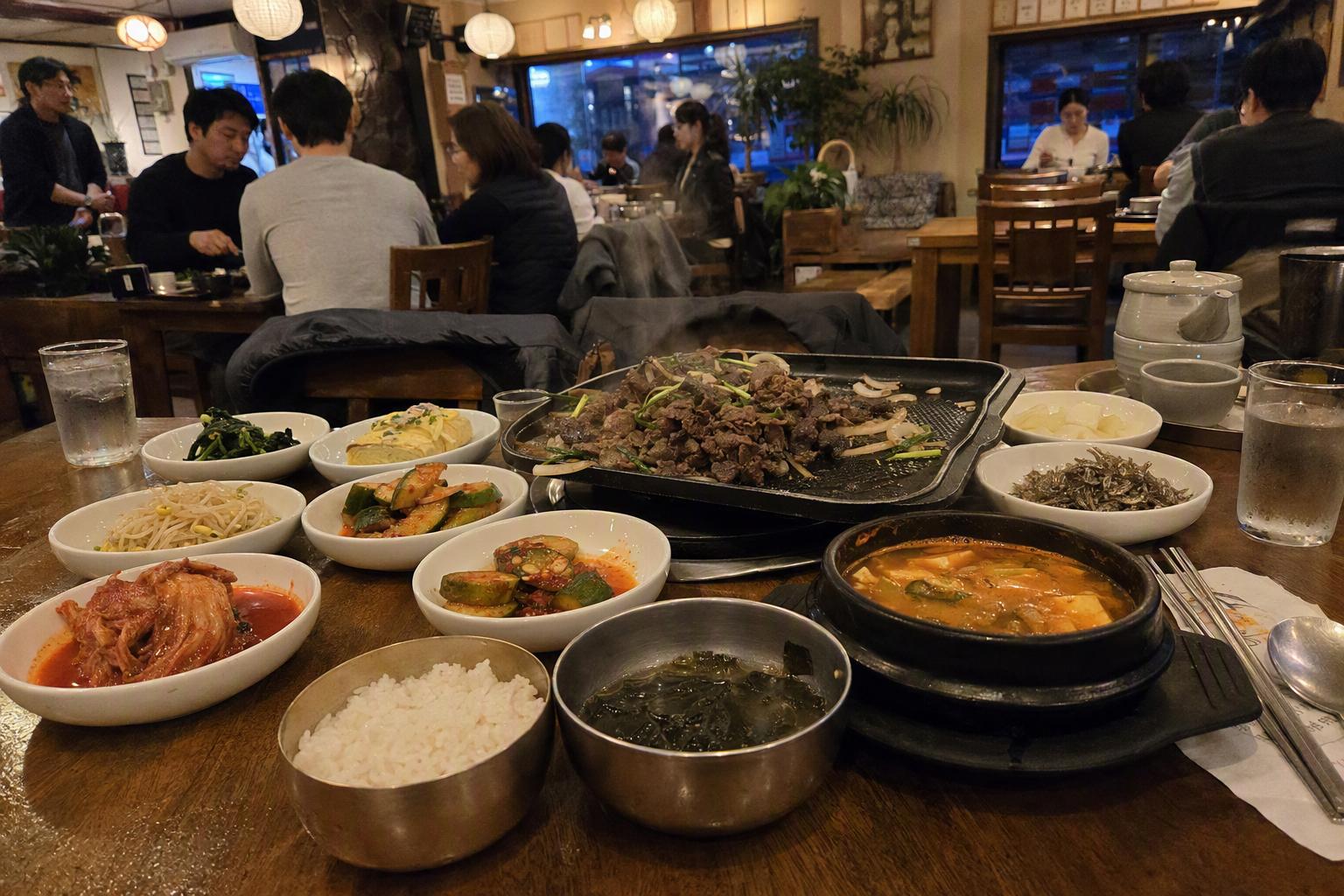 首尔必尝韩国料理：经典菜肴、菜名与街区