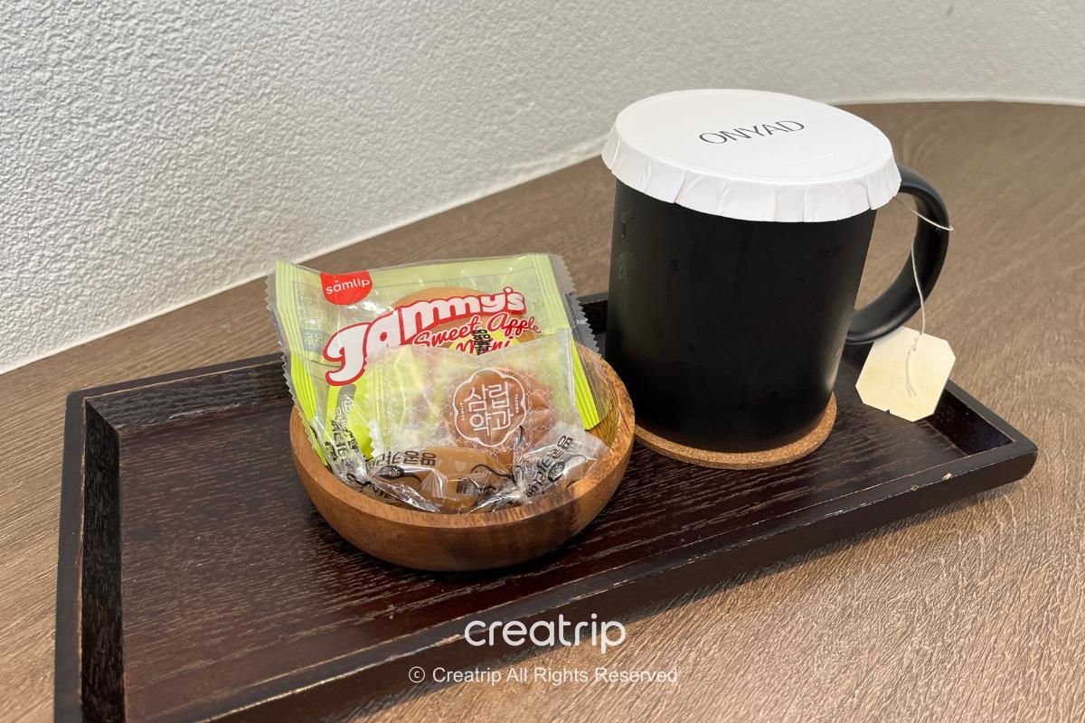 ONYAD HAIR 店內儲物櫃及零食