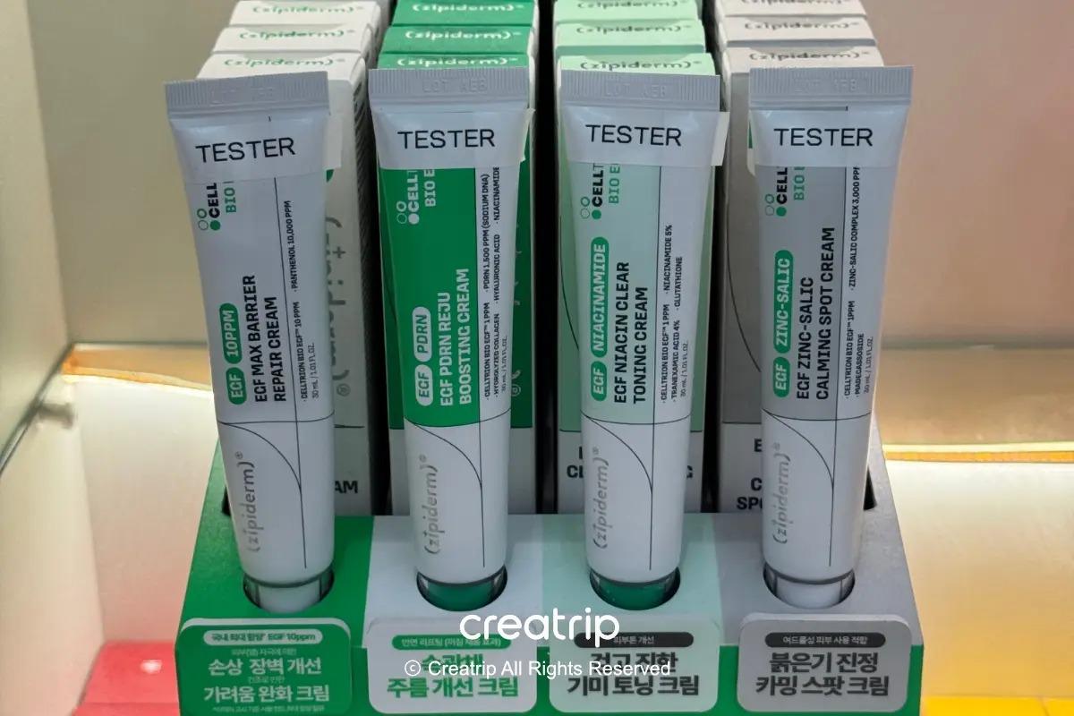 藥局貨架上擺放的zipiderm4款面霜試用裝
