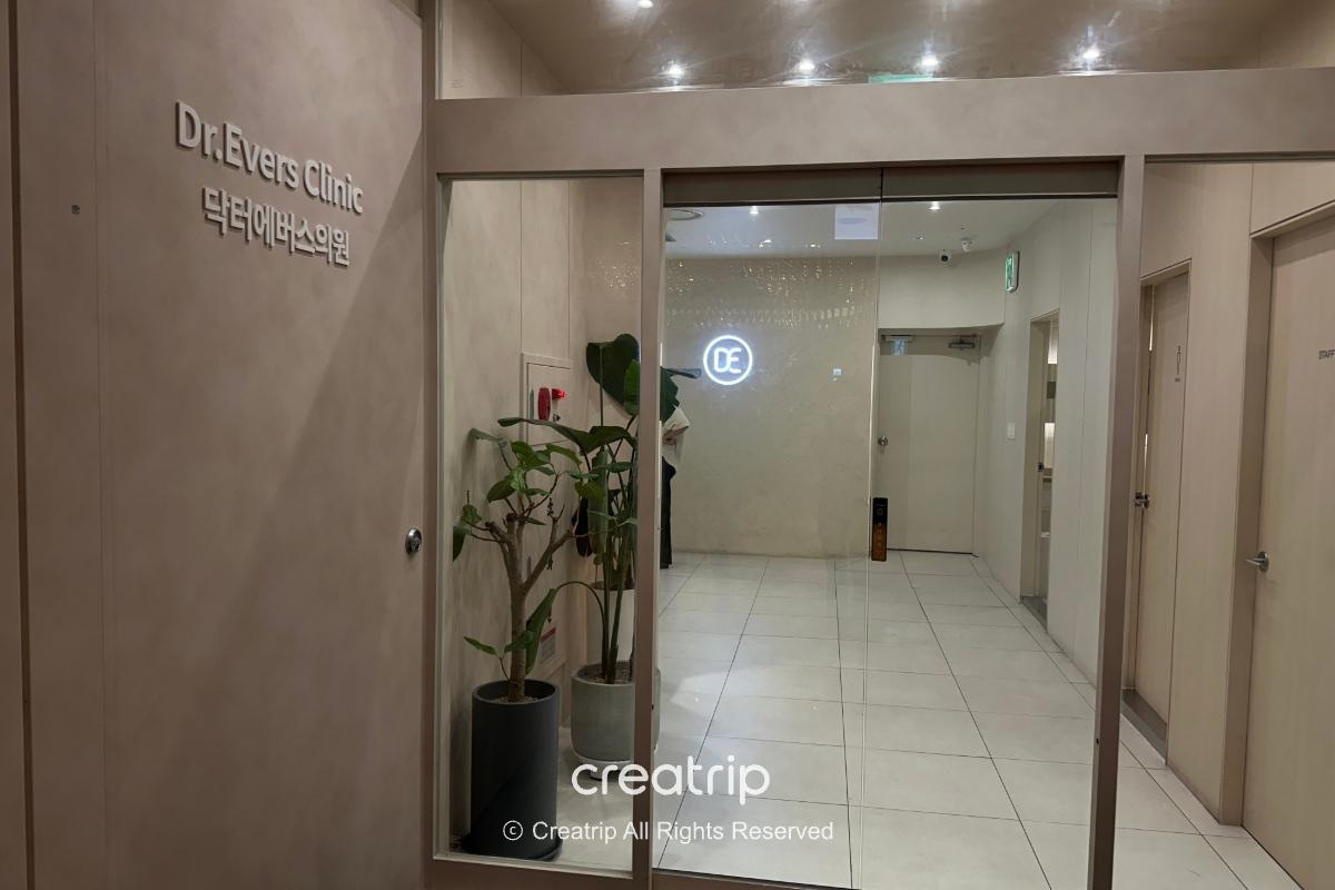 Entrance corridor at Dr.Evers Clinic Busan Seomyeon