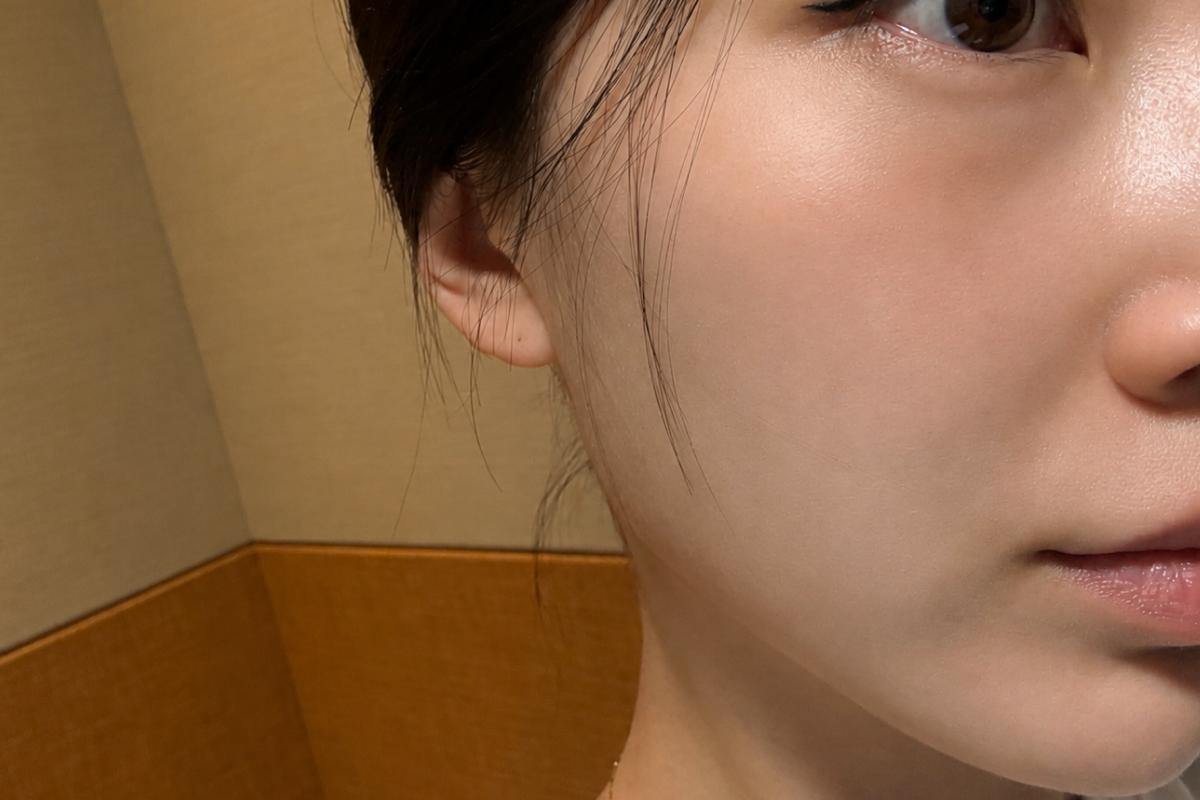 Editor’s personal-use photo showing makeup appearance after using Dr. Melaxin Calcium Bonding skincare on dry skin