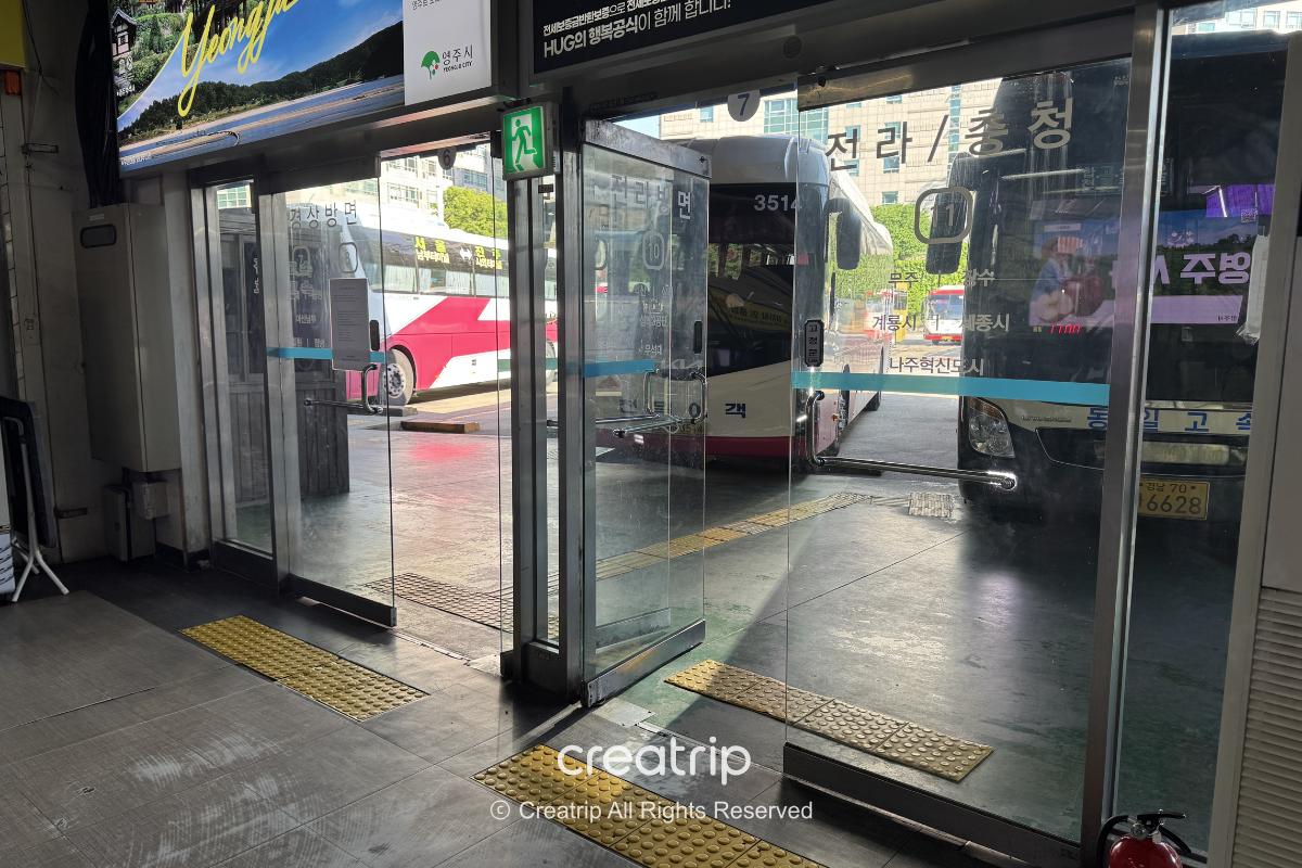 韓国の長距離高速バス車内の様子