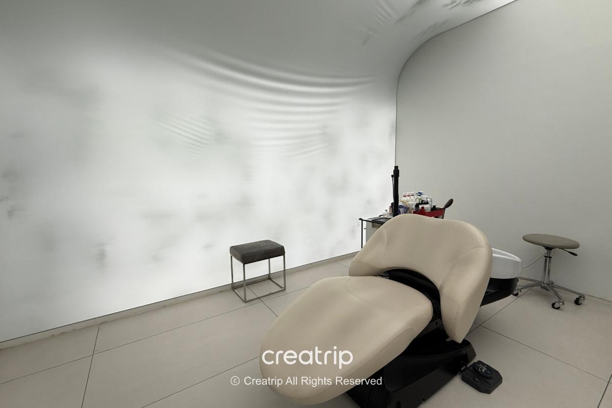Private treatment room for the 90-minute Total Care head spa program