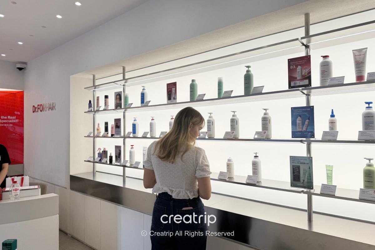 Dr.FORHAIR scalp-care products available for purchase after the session