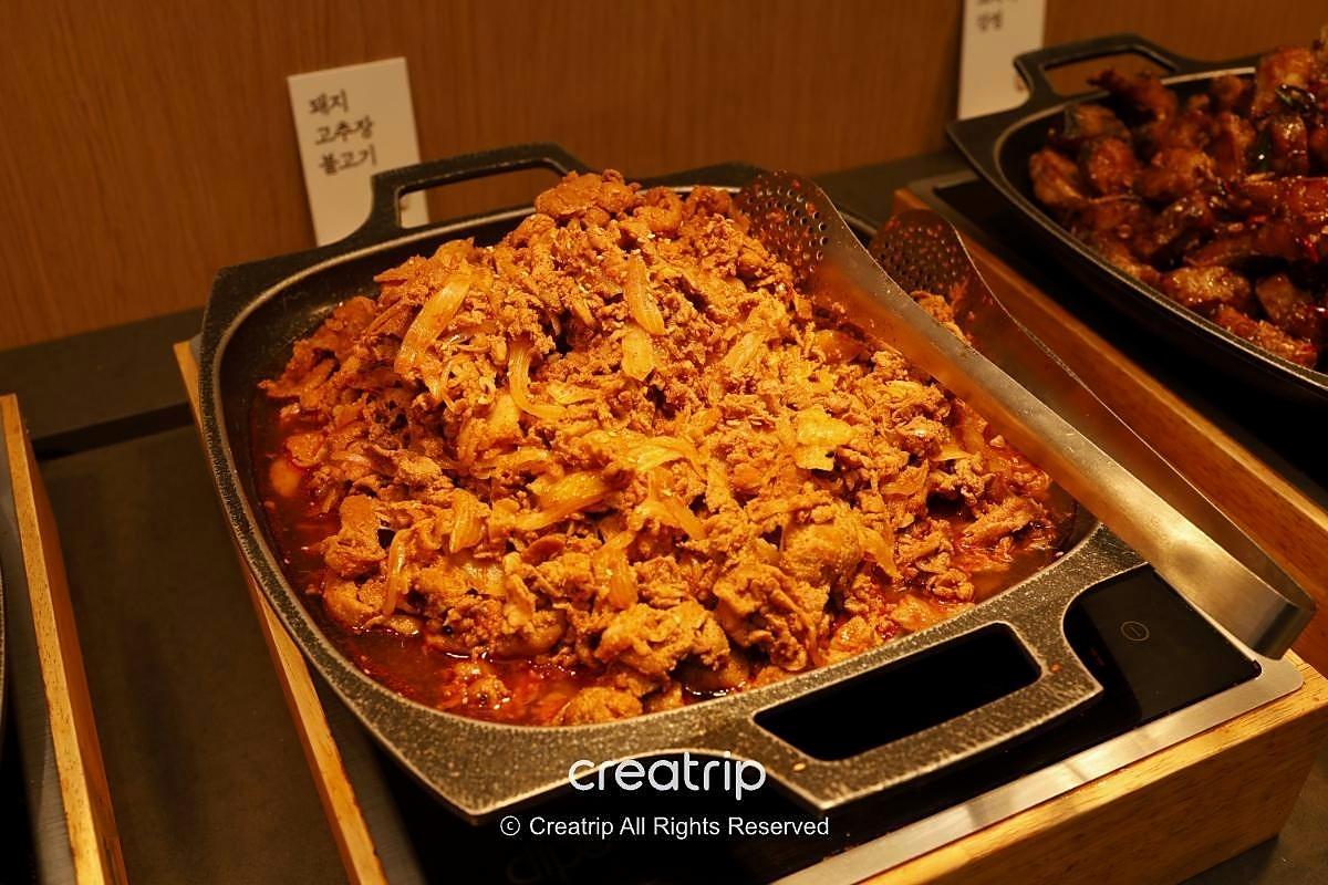 Spicy gochujang pork at the buffet
