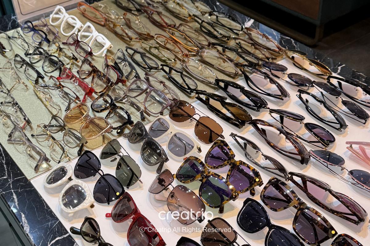 EYEGENTRY OPTICAL 西面店的多樣太陽眼鏡收藏