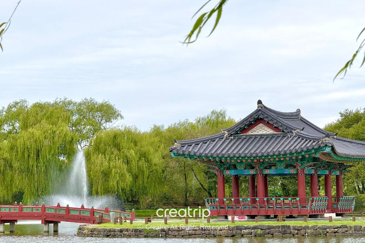 扶餘宮南池與水上涼亭