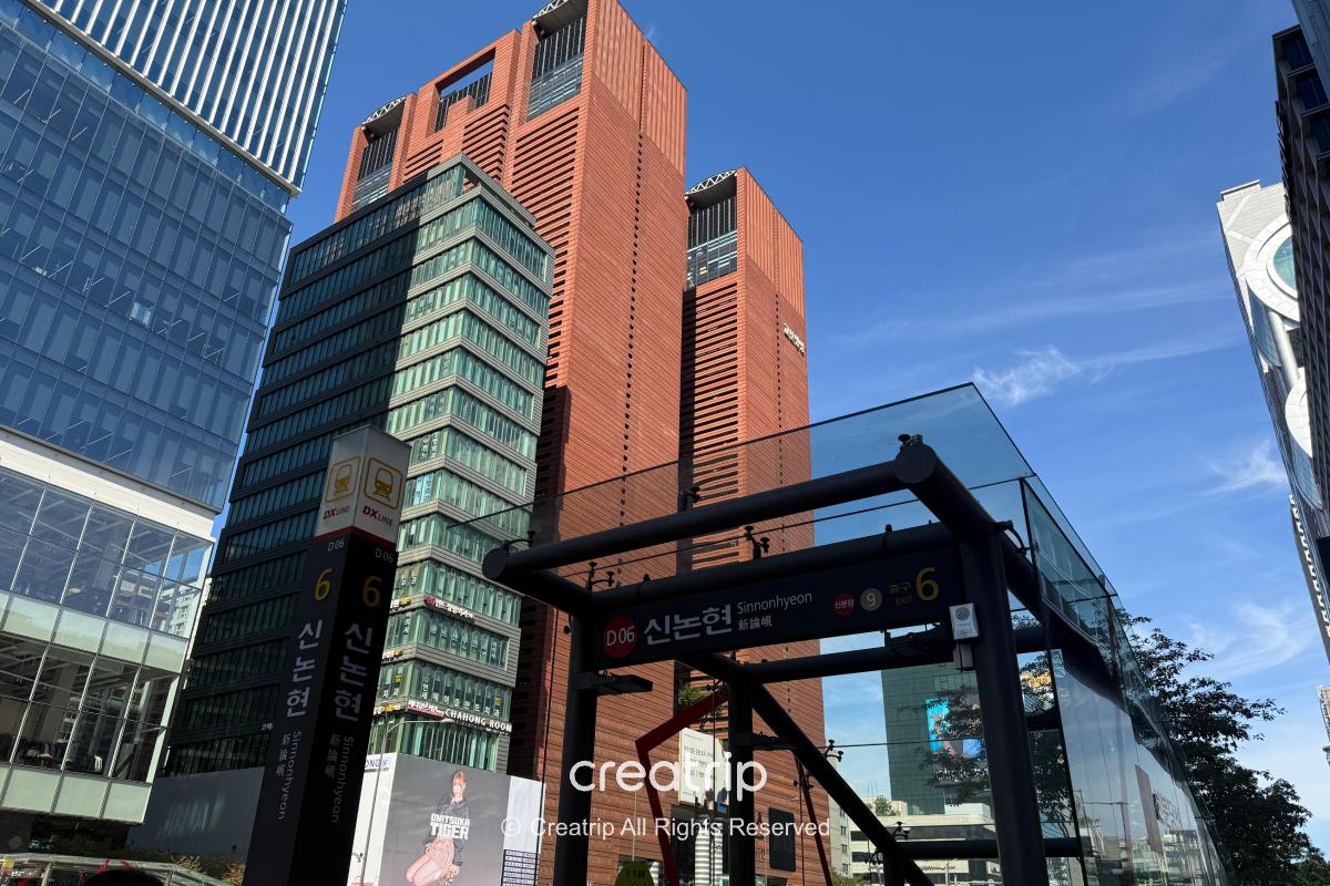 新論峴站出口附近的街景