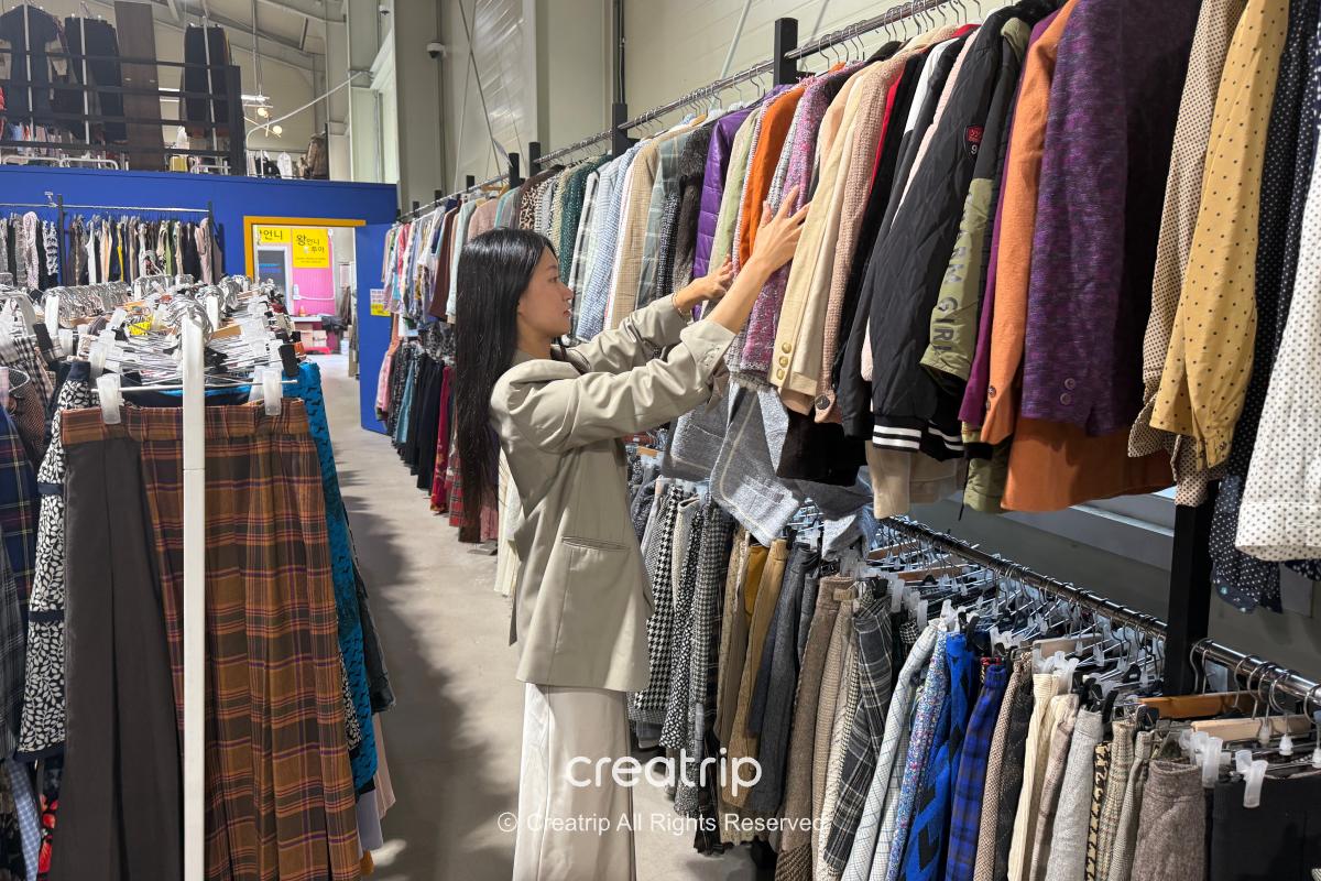 Freedy — Rows of jackets on clothing racks