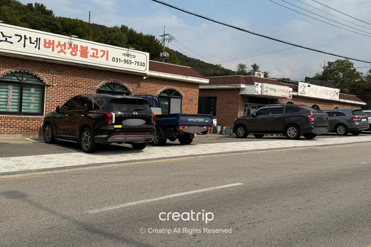 Freedy — Exterior of a restaurant near the warehouses