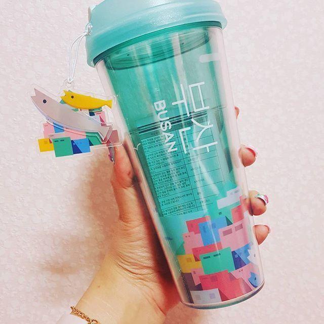 韩国旅行城市主题星巴克马克杯，展示多样设计选择。