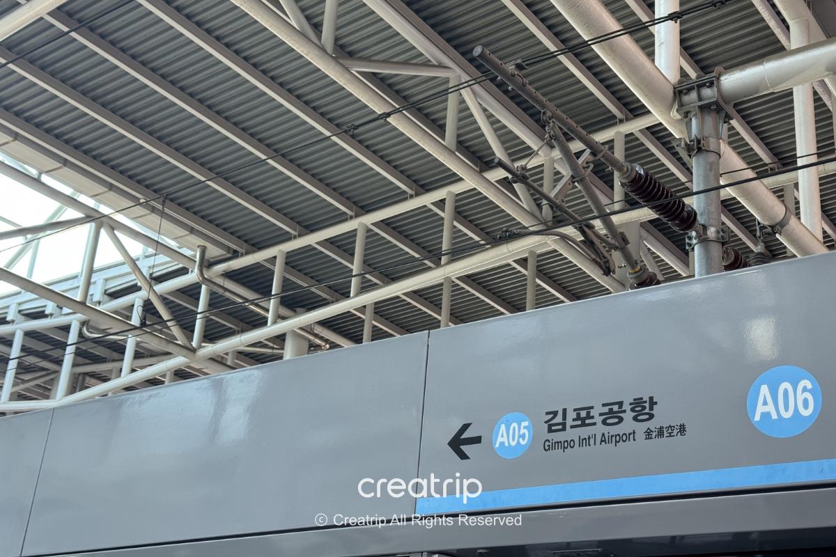 空港鉄道・金浦空港駅の案内表示