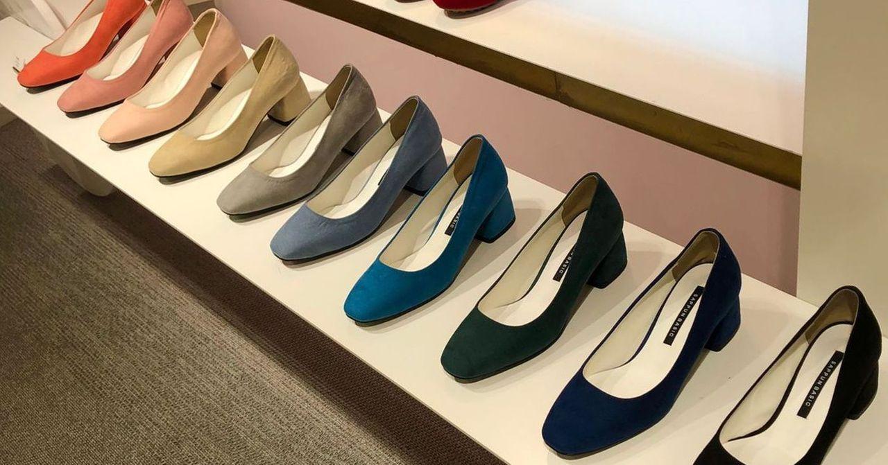 Display of stylish women's shoes offering a variety of colors and designs in a shoe store.