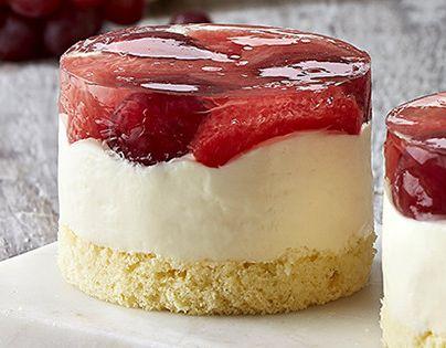 星巴克Summer Jelloha蛋糕近景，展示其透明果冻层