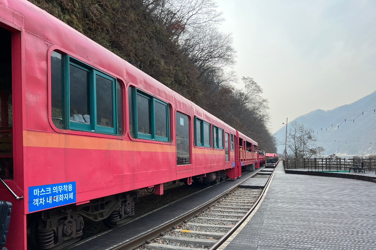 韓国地方旅行、韓国観光地、江原道、カンウォンド、春川、チュンチョン、江村レールバイク、金裕貞駅
