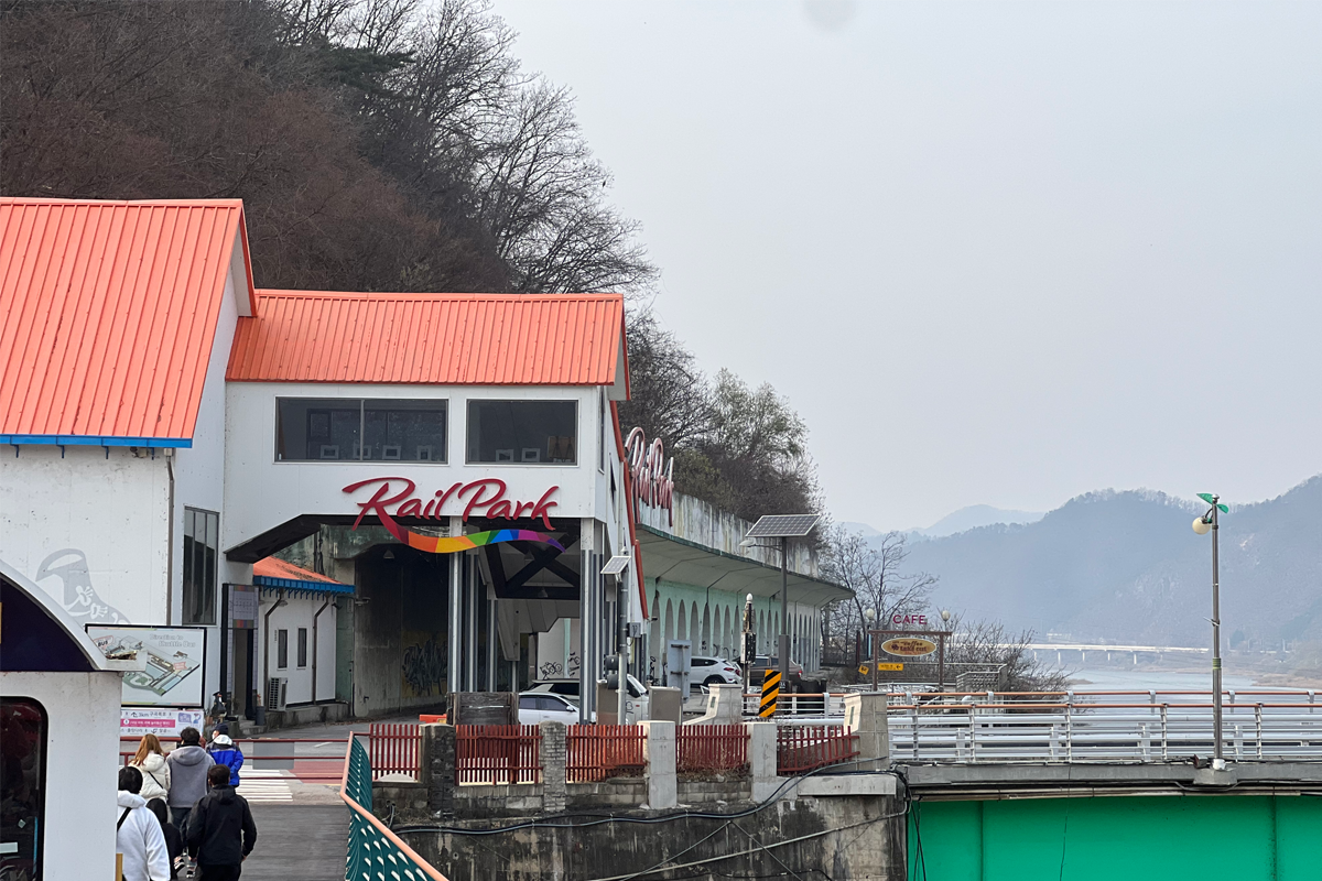 韓国地方旅行、韓国観光地、江原道、カンウォンド、春川、チュンチョン、江村レールバイク、金裕貞駅