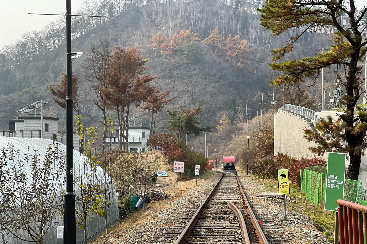 韓国地方旅行、韓国観光地、江原道、カンウォンド、春川、チュンチョン、江村レールバイク、金裕貞駅