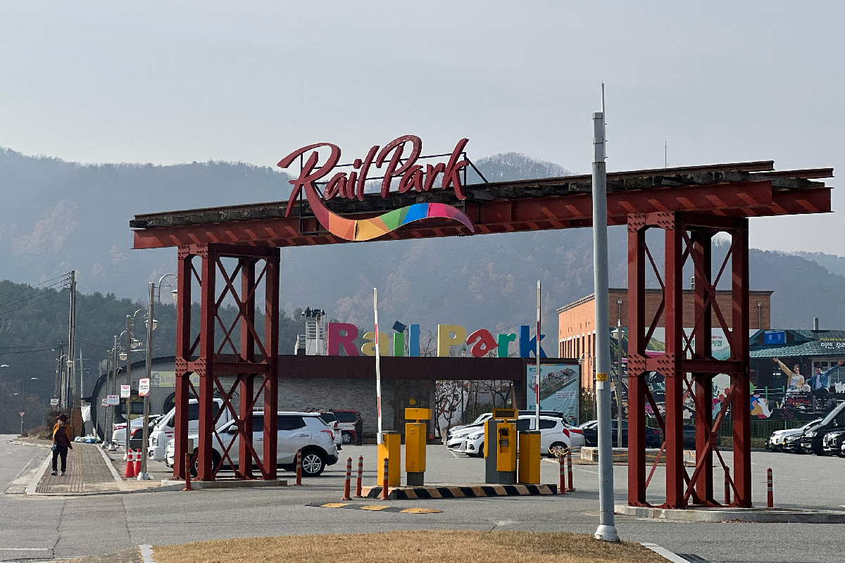 韓国地方旅行、韓国観光地、江原道、カンウォンド、春川、チュンチョン、江村レールバイク、金裕貞駅