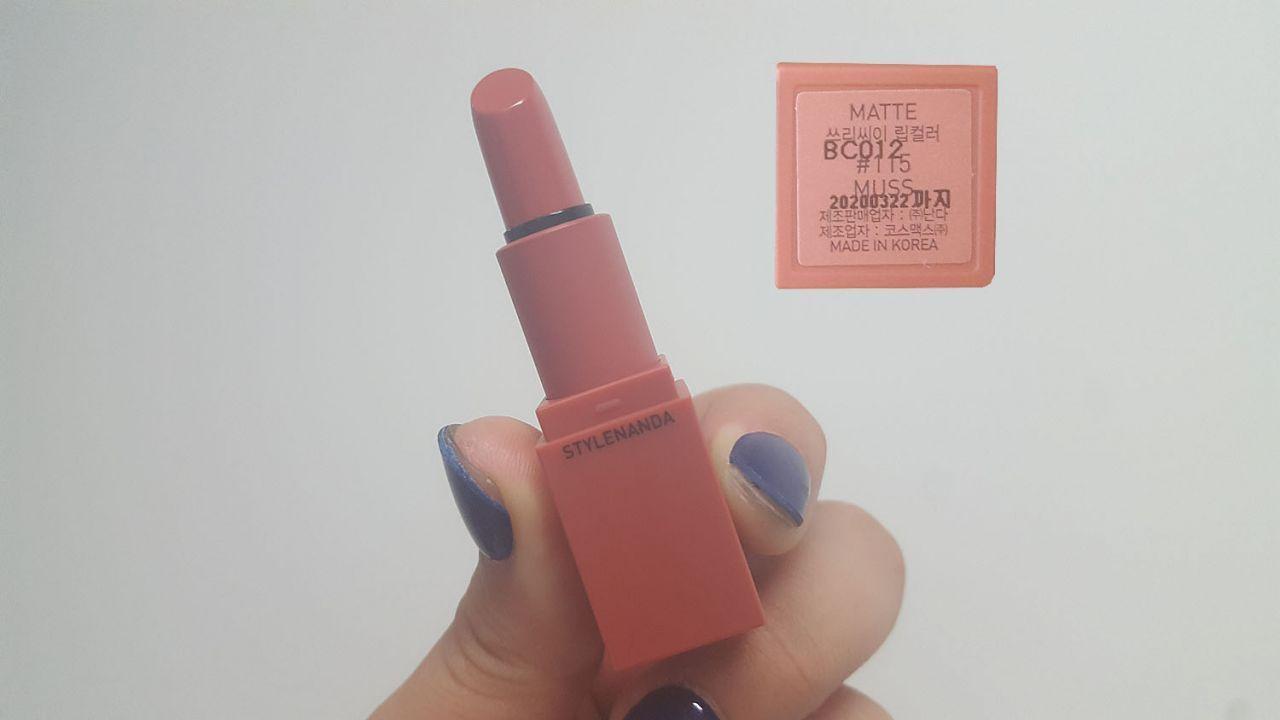 3CE lipstick #115 MUSS swatch, displaying understated elegance with a rosy nude sheen.