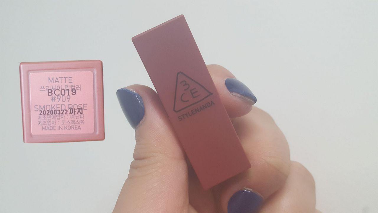 Dark red tone of 3CE Mood Recipe shade #909 SMOKED ROSE for a mature style.