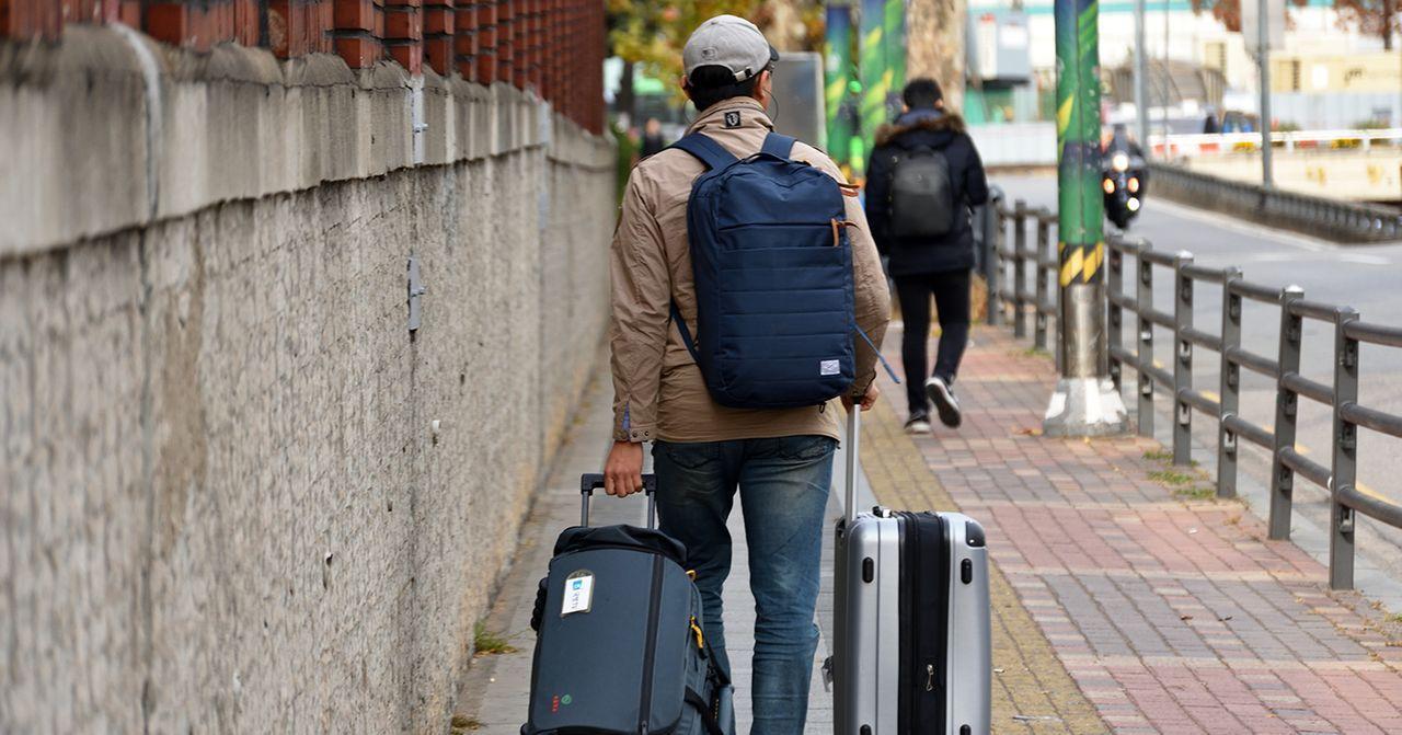 行李託運服務，方便旅客輕鬆運送行李至目的地。