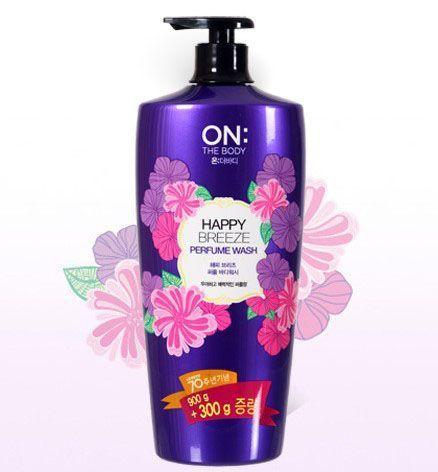 LG生活健康的ON THE BODY香水沐浴乳，特写显示瓶装细节和品牌标识，适合追求高持留花香效果的消费者。