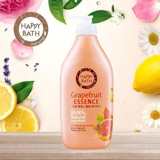 Happy Bath柚子精油凉爽沐浴乳，展示于自然光环境下，特写瓶口细节，适合追求高效清洁及保湿锁水效果的顾客。