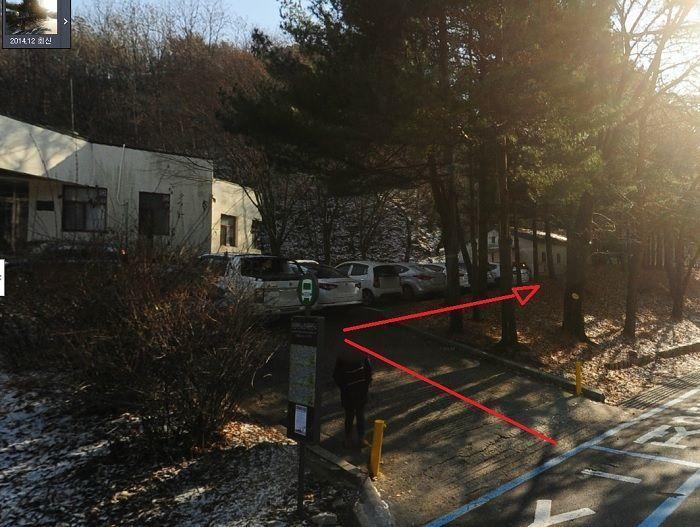 Pathway leading into the forest adjacent to Seoul National University