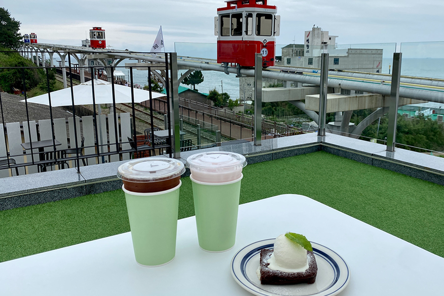 プサンカフェ、ヘウンデカフェ、韓国カフェ、プサンカフェおススメ、ヘウンデカフェおススメ、プサン人気のカフェ、美味しいお店、カフェまとめ、韓国コーヒー、ヘウンデおススメ、ヘウンデ人気のカフェ、海が見えるカフェ、海の近くのカフェ、ヘリダンキルカフェ、プサン旅行、釜山、釜山旅行、海雲台、ヘウンデ、釜山カフェ、海雲台カフェ、韓国旅行、韓国観光