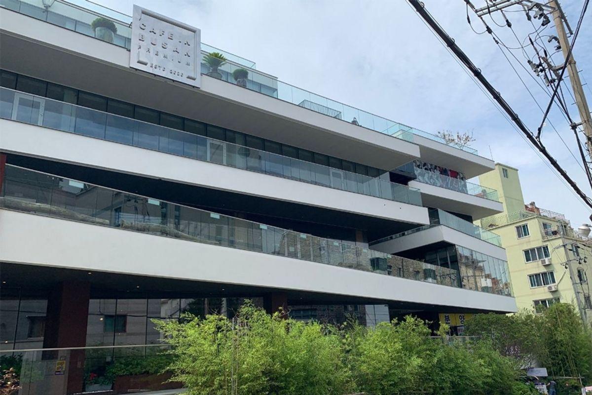 Cafe In Busan exterior building