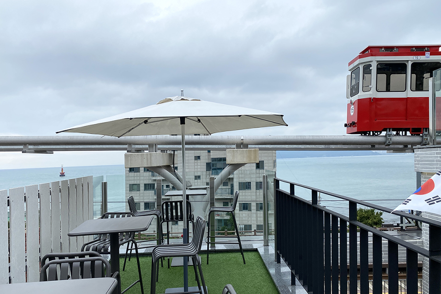 プサンカフェ、ヘウンデカフェ、韓国カフェ、プサンカフェおススメ、ヘウンデカフェおススメ、プサン人気のカフェ、美味しいお店、カフェまとめ、韓国コーヒー、ヘウンデおススメ、ヘウンデ人気のカフェ、海が見えるカフェ、海の近くのカフェ、ヘリダンキルカフェ、プサン旅行、釜山、釜山旅行、海雲台、ヘウンデ、釜山カフェ、海雲台カフェ、韓国旅行、韓国観光