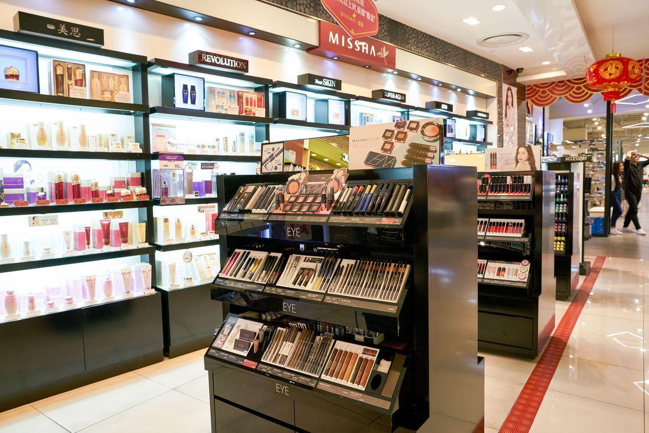 Cửa hàng bách hóa Lotte chi nhánh Dongnae, một điểm mua sắm nổi bật ở Busan, Hàn Quốc.