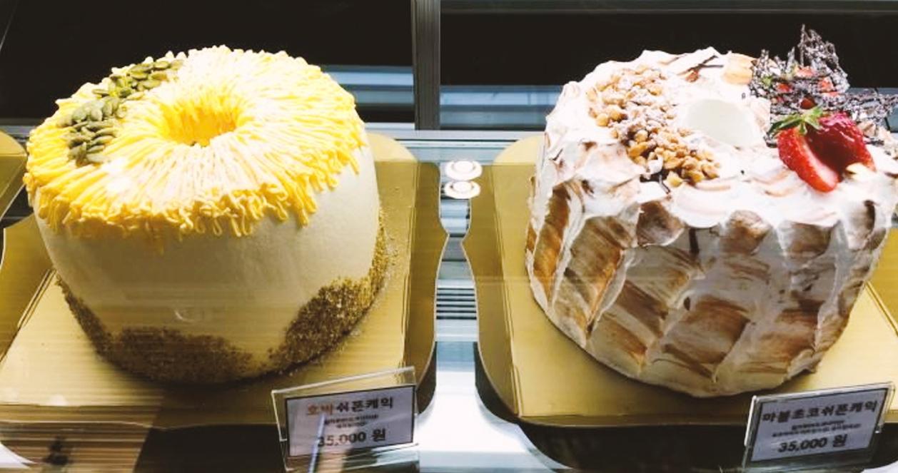Những chiếc bánh sinh nhật đặc biệt với trang trí hấp dẫn được bày bán tại Napoleon Patisserie, phổ biến ở Hàn Quốc.