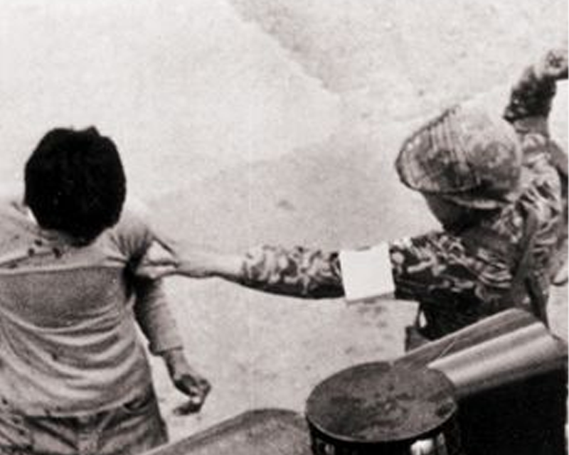 電影《逆權司機》中的場景，再現了當時的真實事件，一名新聞記者在計程車中拍攝。