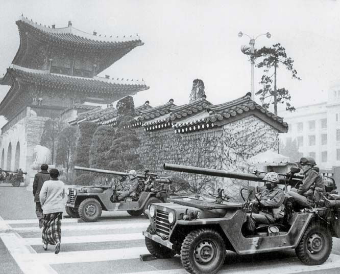 บางที ประชาธิปไตยก็งอกงามในที่ที่ประชาชนทนทุกข์กับลูกกระสุนและความเจ็บปวด...วันที่ 18 พฤษภาคมกับการเคลื่อนไหวเพื่อเรียกร้องประชาธิปไตยเมื่อ 40 ปีก่อน